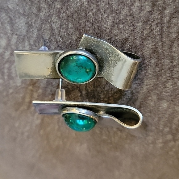 Vtg Unique Atomic Modernist Green Cabochon Abstract Post Festival Earrings - Picture 3 of 4